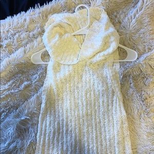 Cute Sweater with no sleeves and high neck